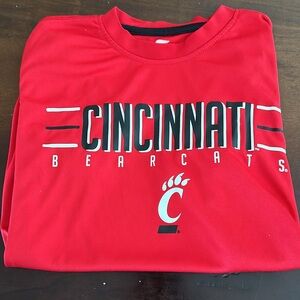 Colosseum Cincinnati Bearcats 100% poly t-shirt Youth Small (8-10)